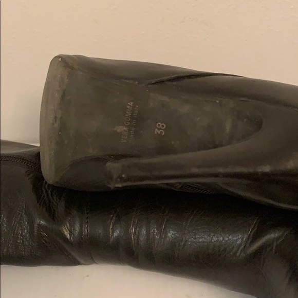 Boots by Vera Gomma-Italian made. - Picture 3 of 3